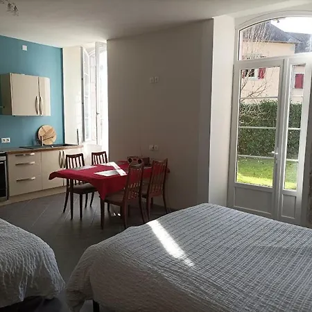 Deluxe Chez Susan * Buzy