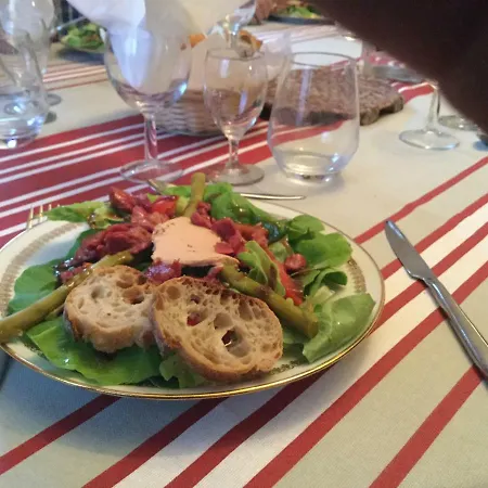 Deluxe Chez Susan Buzy