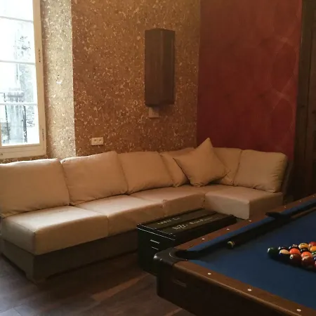 Deluxe Chez Susan Buzy