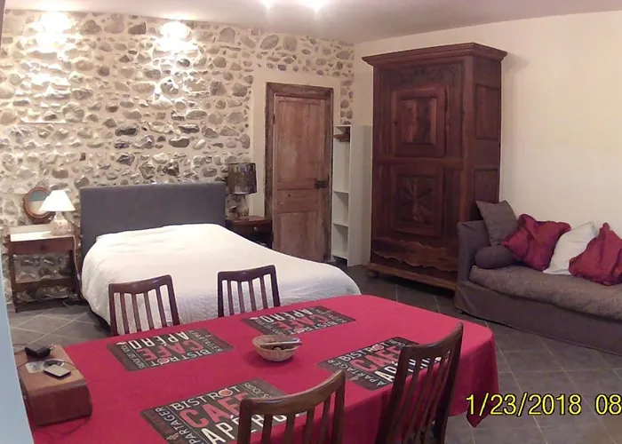 Deluxe Chez Susan Buzy