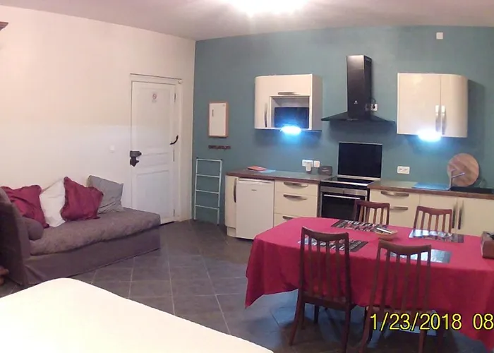 Deluxe Chez Susan * Buzy